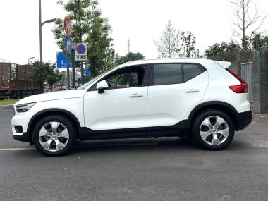 Volvo XC40 T3 — фото 4