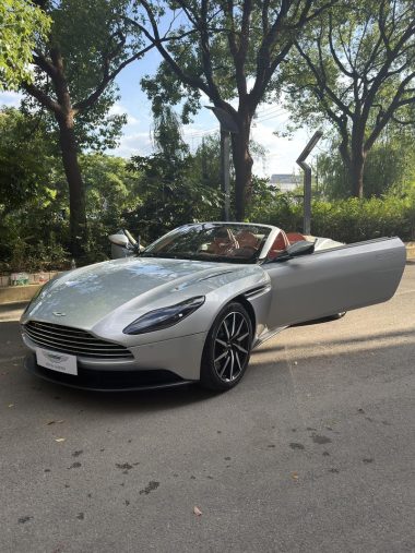 Aston Martin DB11 2020, фото 1