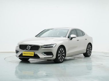 Volvo S60 2022, фото 1