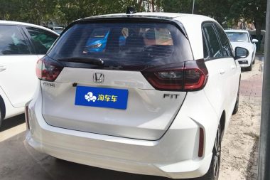 Honda Fit 1.5L CVT Trend Enjoy — фото 3