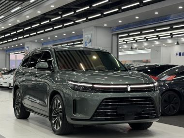 AITO M7 Plus 5-seat RWD — фото 3