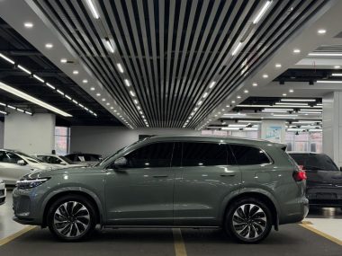 AITO M7 Plus 5-seat RWD — фото 4