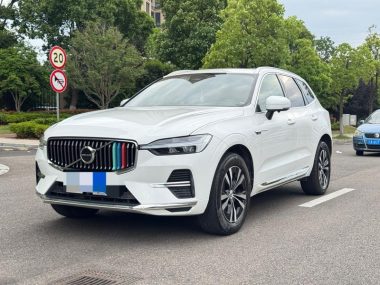 Volvo XC60 2022, фото 1