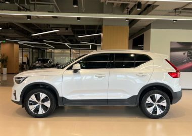 Volvo XC40 B3 — фото 3
