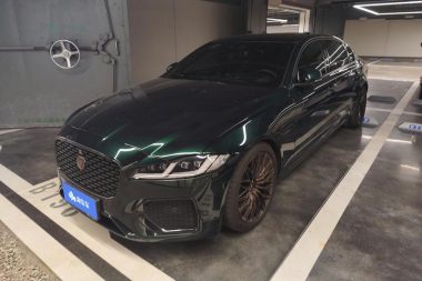 Jaguar XFL 2024, фото 1