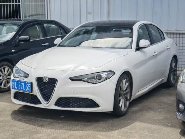 Alfa Romeo Giulia 2019, фото 1