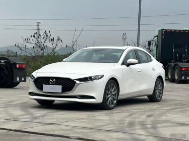 Mazda 3 2024, фото 1