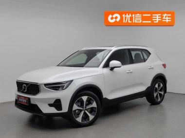 Volvo XC40 2025, фото 1