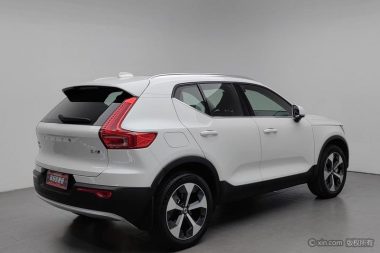 Volvo XC40 B4 — фото 4