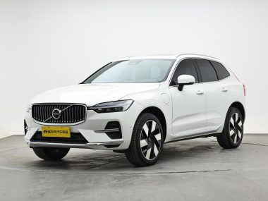 Volvo XC60 2025, фото 1