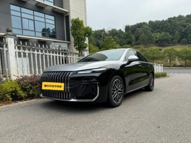 Roewe RoeweM7 DMH 2025, фото 1