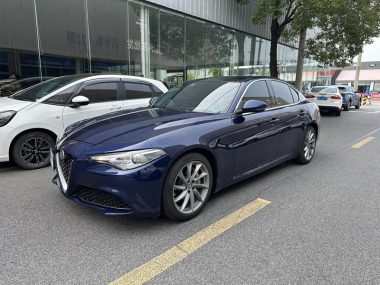 Alfa Romeo Giulia 2021, фото 1