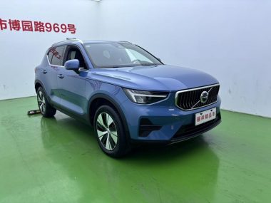 Volvo XC40 B3 — фото 3