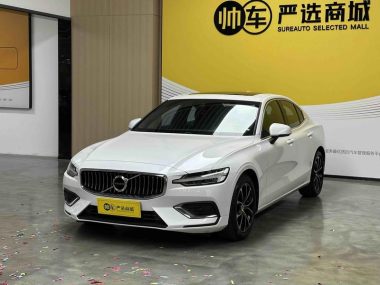 Volvo S60 2022, фото 1