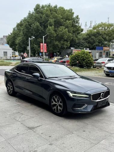 Volvo S60 B4 — фото 3