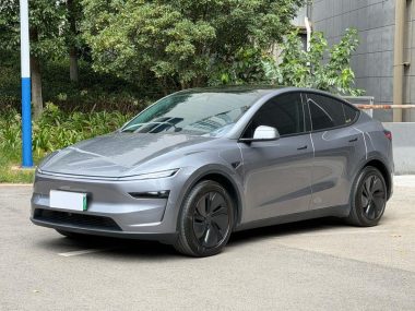 Tesla Model Y 2025, фото 1