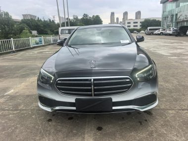 Mercedes-Benz E-Class E 260 L Sedan — фото 2