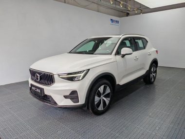 Volvo XC40 2026, фото 1