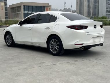 Mazda 3 1.5L — фото 4