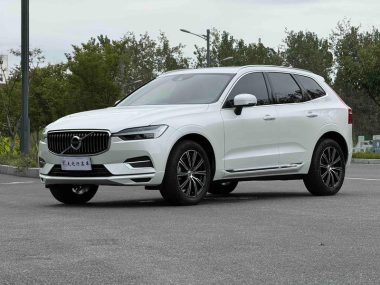 Volvo XC60 2021, фото 1