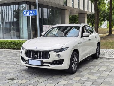 Maserati Levante 2018, фото 1