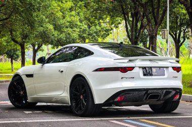 Jaguar F-TYPE 2.0T — фото 2