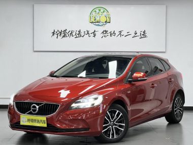 Volvo V40 2019, фото 1