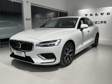 Volvo S60 2025, фото 1