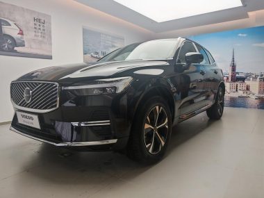 Volvo XC60 2025, фото 1