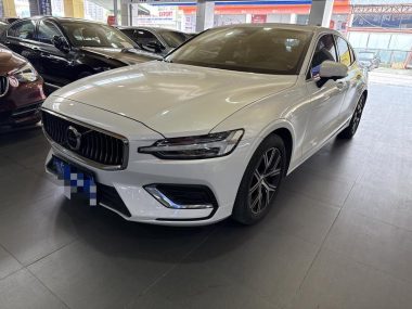 Volvo S60 2022, фото 1
