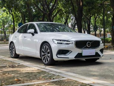Volvo S60 T8 E — фото 3