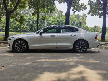 Volvo S60 T8 E — фото 4