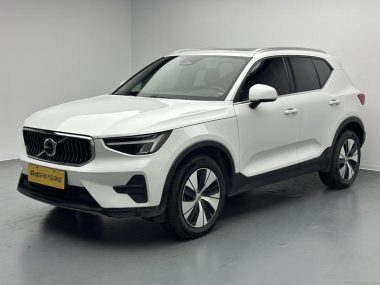Volvo XC40 2024, фото 1