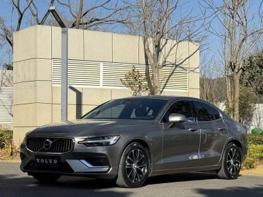 Volvo S60 2022, фото 1