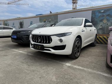 Maserati Levante 2023, фото 1