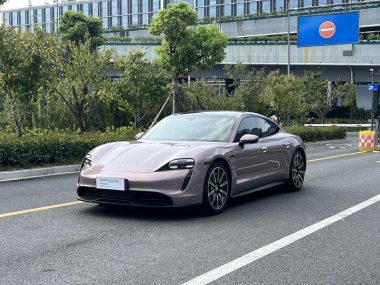 Porsche Taycan 2022, фото 1