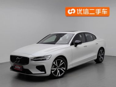 Volvo S60 2024, фото 1