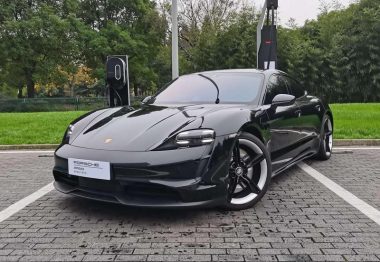 Porsche Taycan 2021, фото 1