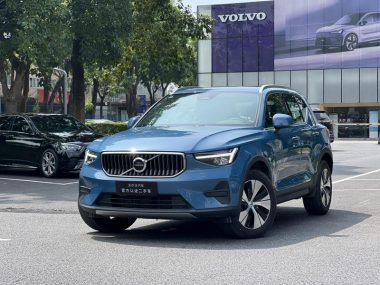 Volvo XC40 2025, фото 1