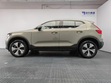 Volvo XC40 B3 — фото 4