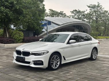 BMW 5-Series 2018, фото 1