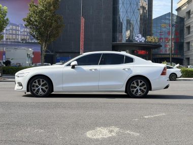 Volvo S60 B4 — фото 4