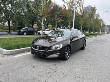 Volvo S60 2018, фото 1