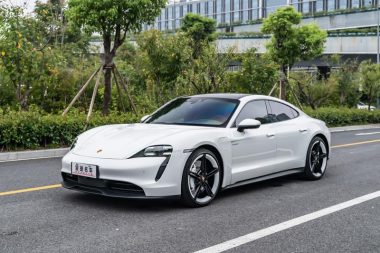 Porsche Taycan 2022, фото 1