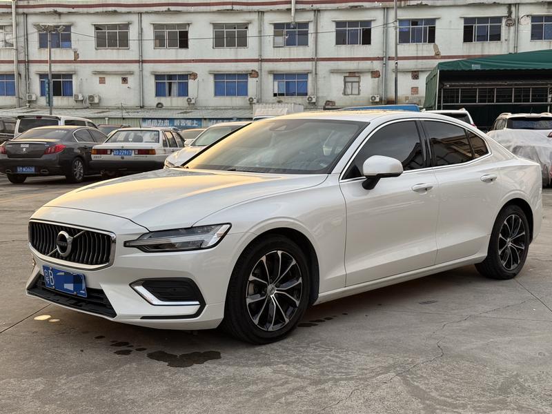 Volvo S60 2022, фото 1