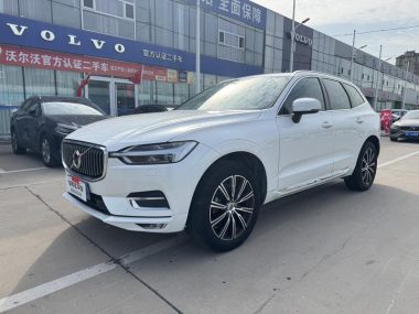 Volvo XC60 2018, фото 1