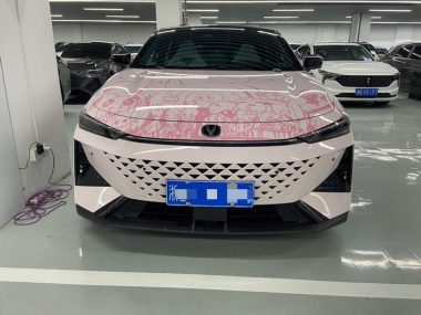 Changan UNI-V 1.5T Premium — фото 2