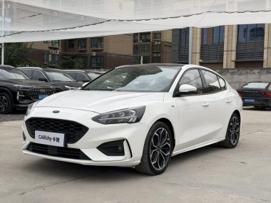 Ford Focus 2022, фото 1