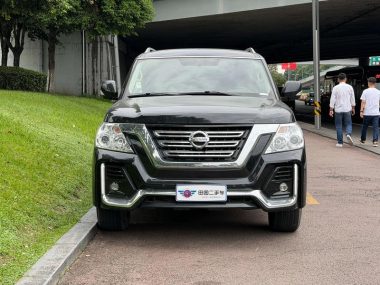 Nissan Patrol 4.0L AT 4WD 7-seat Parallel Import — фото 2