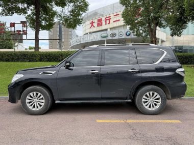 Nissan Patrol 4.0L AT 4WD 7-seat Parallel Import — фото 3